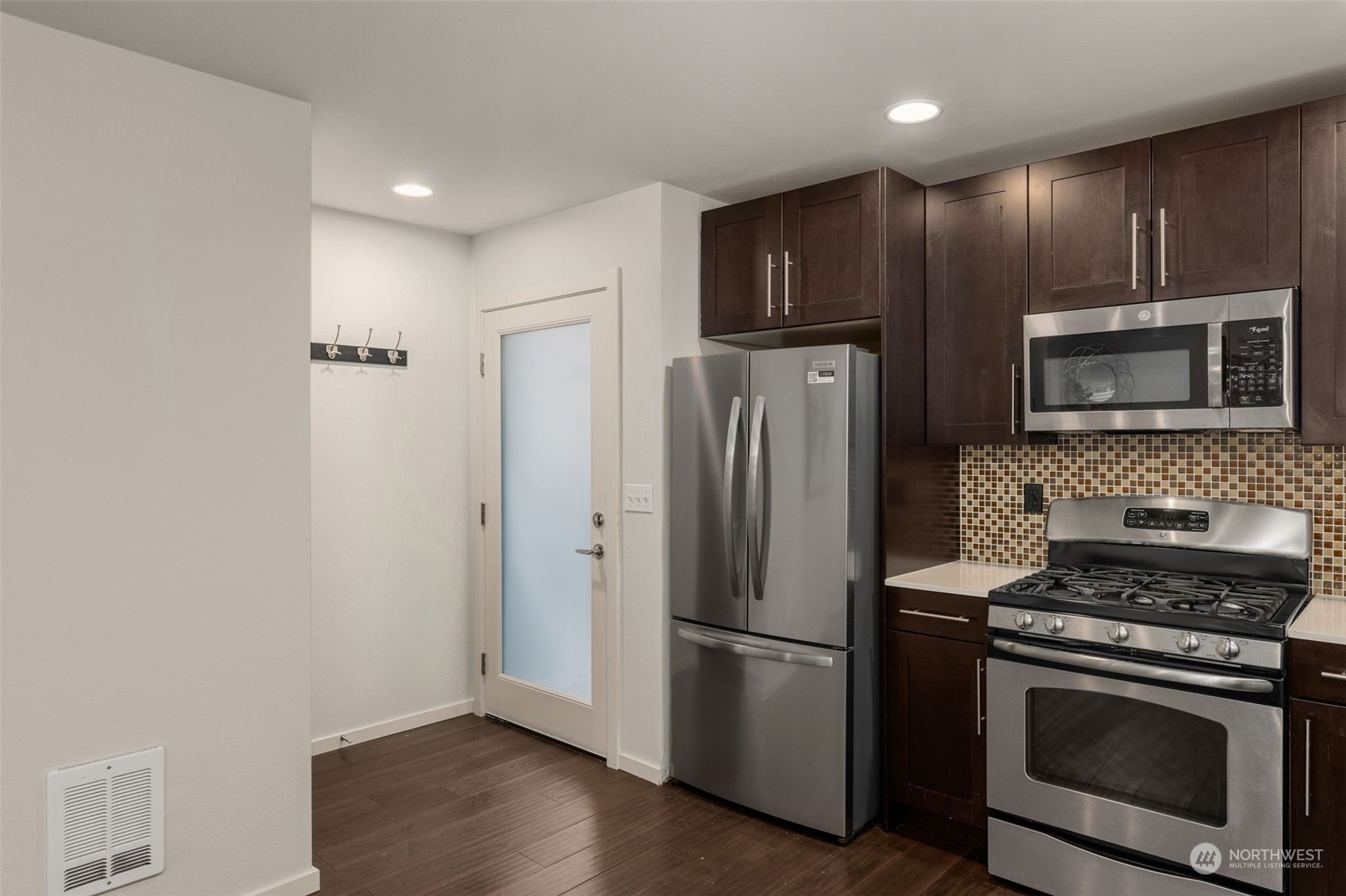 8601 Delridge Way Southwest, Unit E Seattle, WA 98106 - Photo 3 of 18 Gallery Image 3