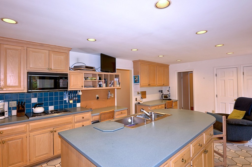 42 Barney Hill Road Wayland, MA 01778 - Photo 11 of 29 Gallery Image 11