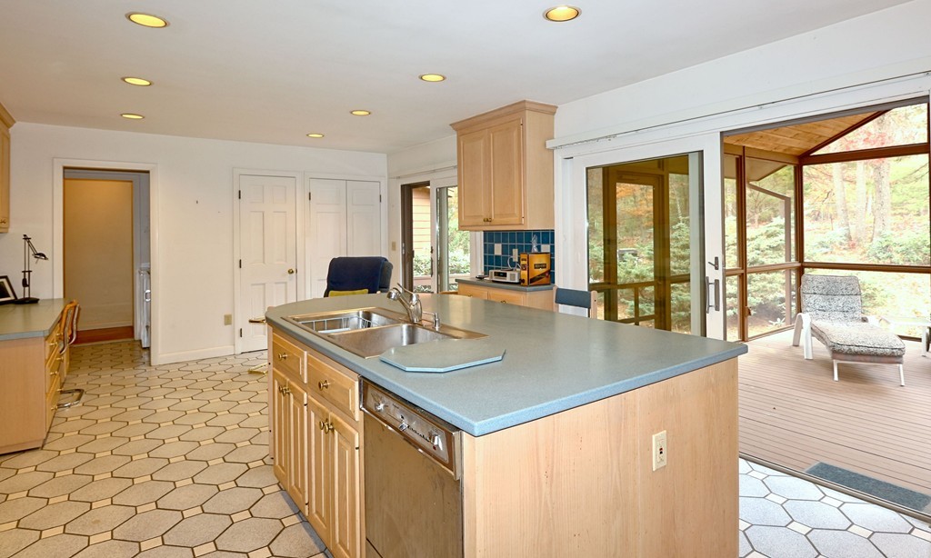 42 Barney Hill Road Wayland, MA 01778 - Photo 12 of 29 Gallery Image 12