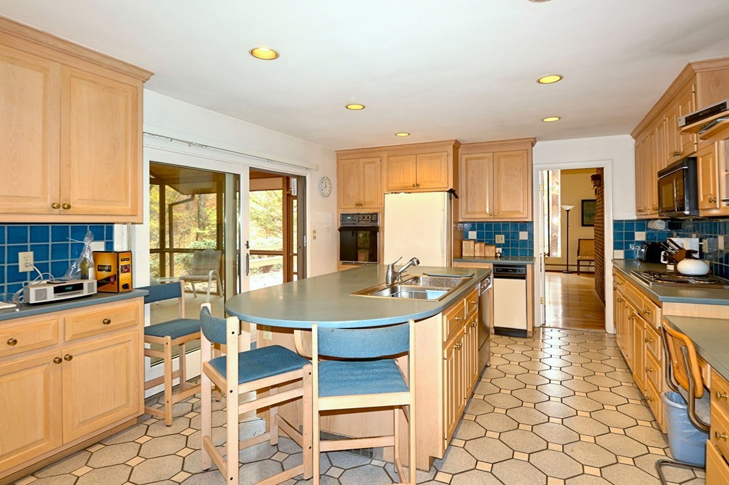 42 Barney Hill Road Wayland, MA 01778 - Photo 10 of 29 Gallery Image 10