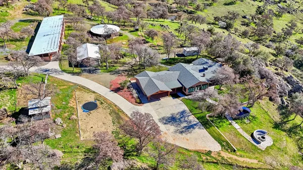 $2,395,000 | 38176 Cardinal Lane, Squaw Valley, CA 93675