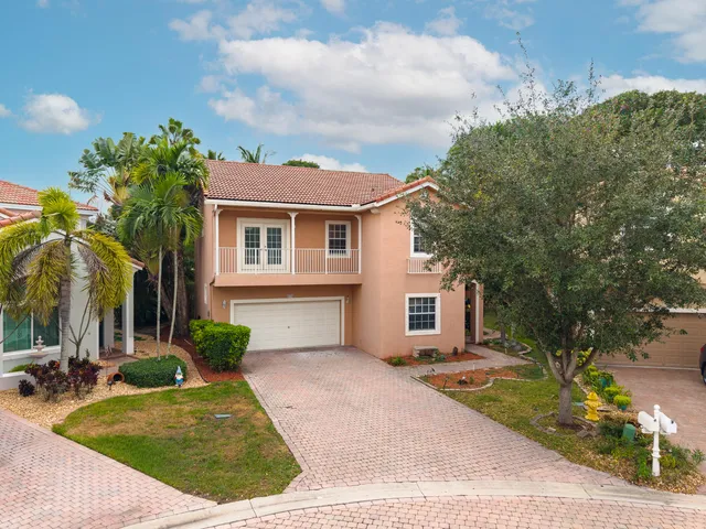 a view of house with yard