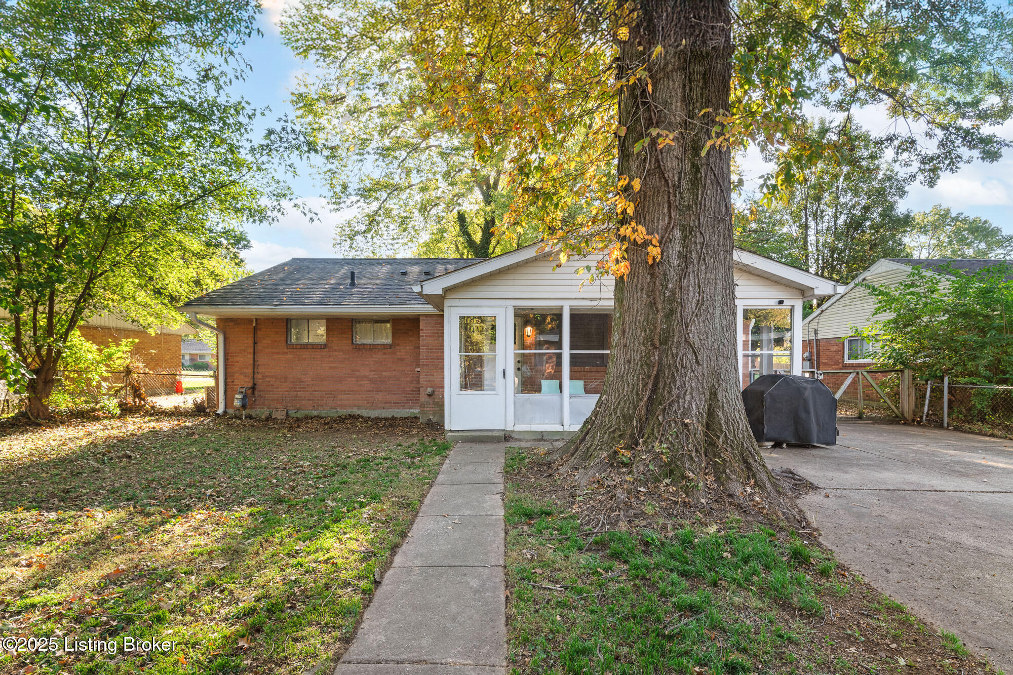 1915 Heaton Road Louisville, KY 40216 - Photo 35 of 36 1915 Heaton Rd_exteriors-11