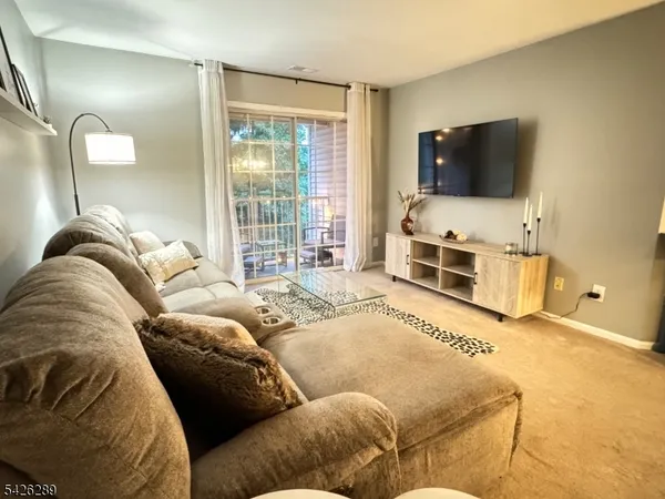 $375,000 | 322 Stratford Place, Unit 322, Bridgewater, NJ 08805