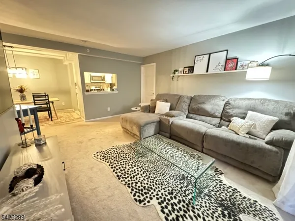 $375,000 | 322 Stratford Place, Unit 322, Bridgewater, NJ 08805
