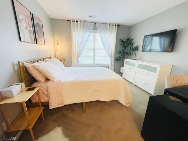 $375,000 | 322 Stratford Place, Unit 322, Bridgewater, NJ 08805
