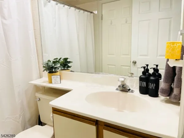 $375,000 | 322 Stratford Place, Unit 322, Bridgewater, NJ 08805