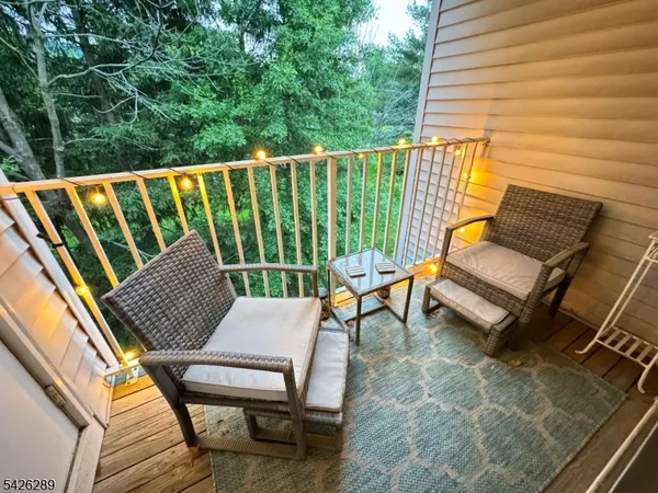 $375,000 | 322 Stratford Place, Unit 322, Bridgewater, NJ 08805