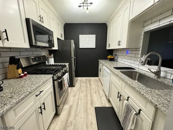$375,000 | 322 Stratford Place, Unit 322, Bridgewater, NJ 08805