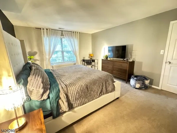 $375,000 | 322 Stratford Place, Unit 322, Bridgewater, NJ 08805