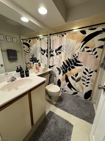 $375,000 | 322 Stratford Place, Unit 322, Bridgewater, NJ 08805