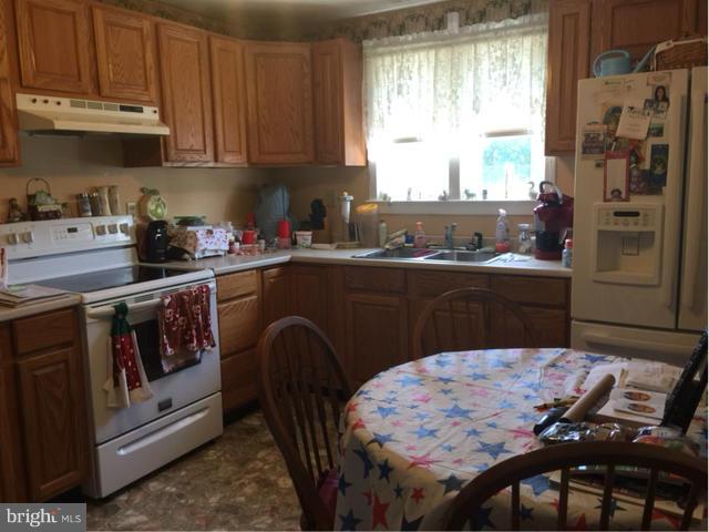12810 Point Salem Road Hagerstown, MD 21740 - Photo 5 of 11 Kitchen