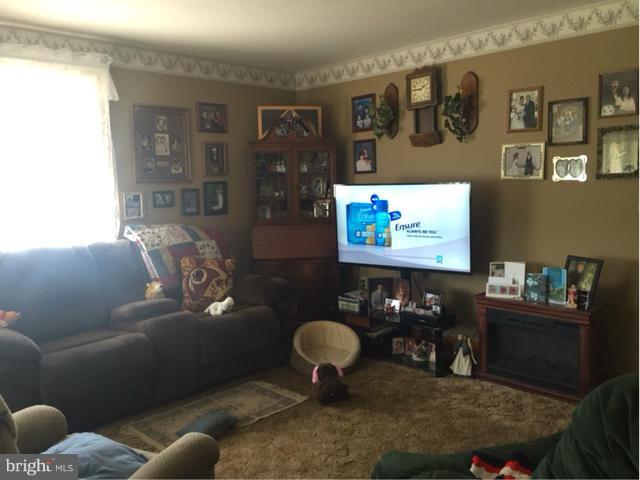 12810 Point Salem Road Hagerstown, MD 21740 - Photo 6 of 11 Living Room