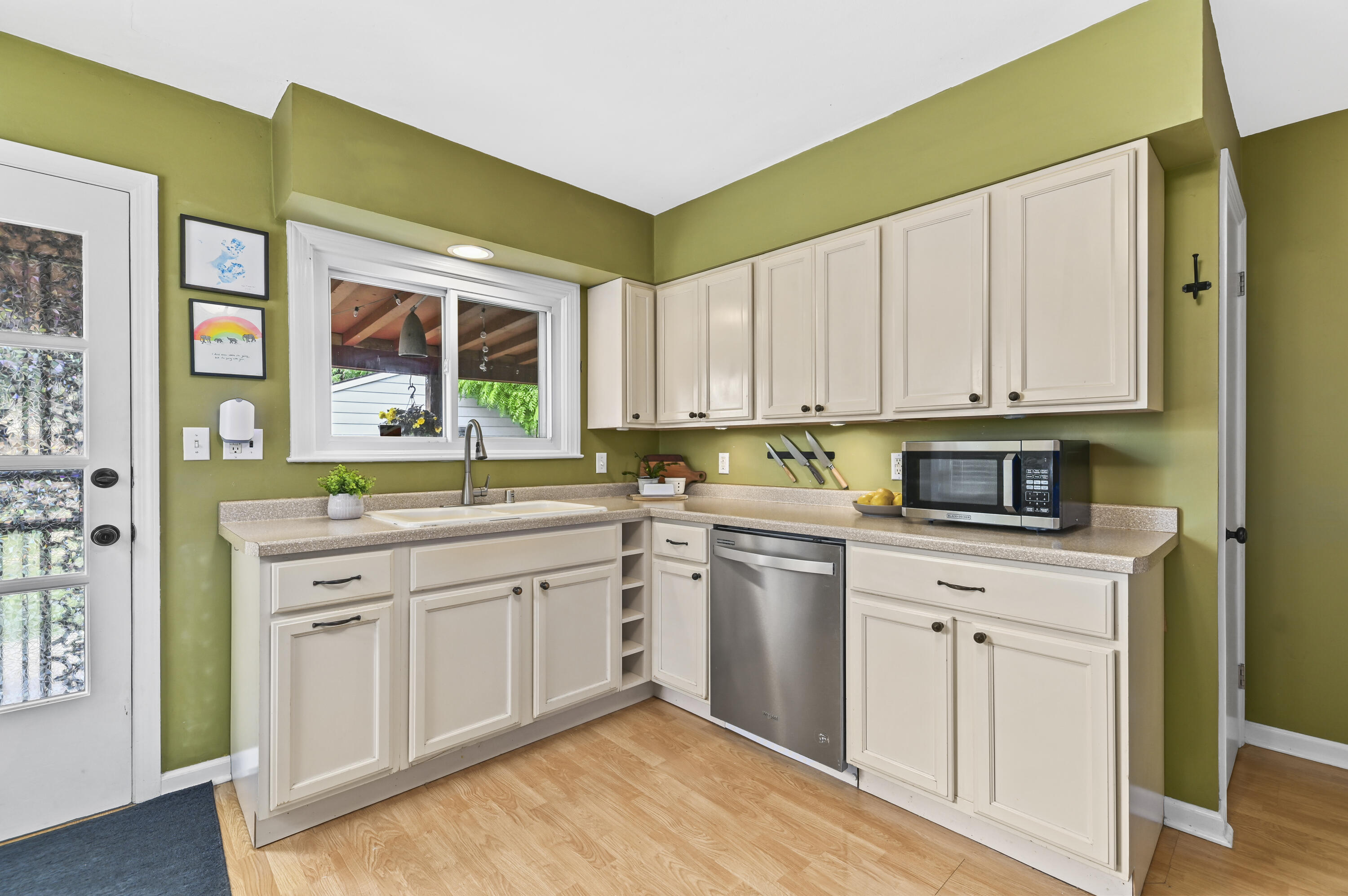 3249 North 79th Street Milwaukee, WI 53222 - Photo 8 of 26 EUP_3211