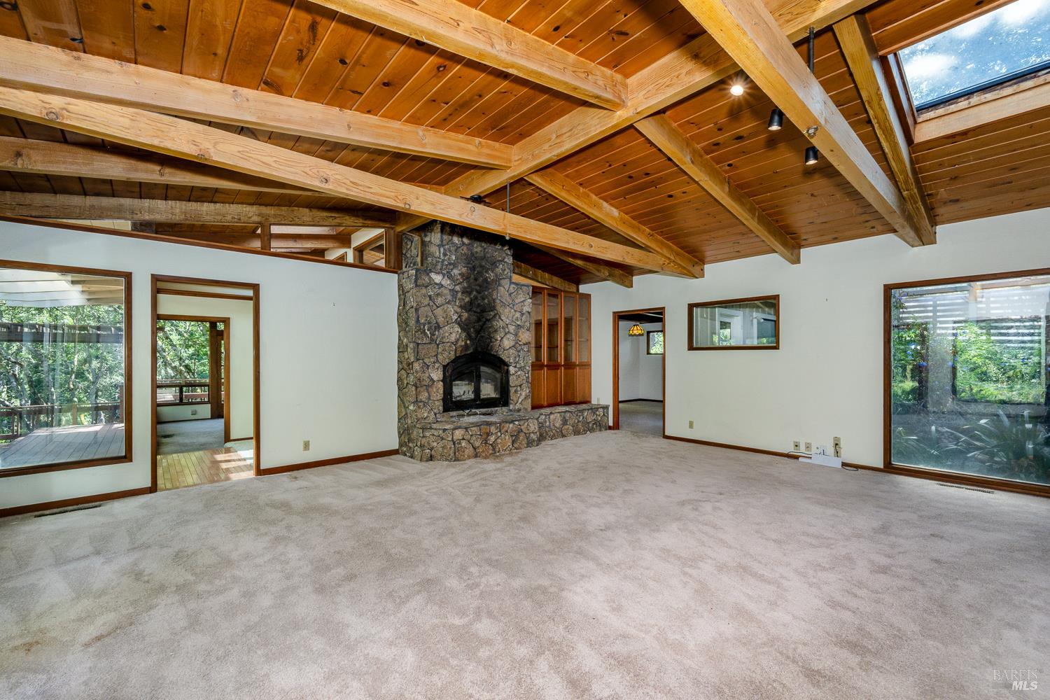 6662 St Helena Road Santa Rosa, CA 95404 - Photo 10 of 51 Living room