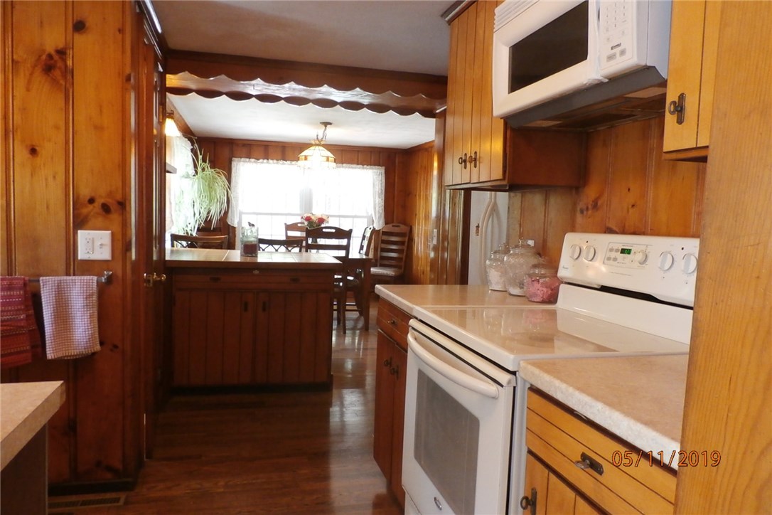 108 Lakeland Road Cranston, RI 02910 - Photo 13 of 31 KTCHEN LOOKING INTO DINING ROOM