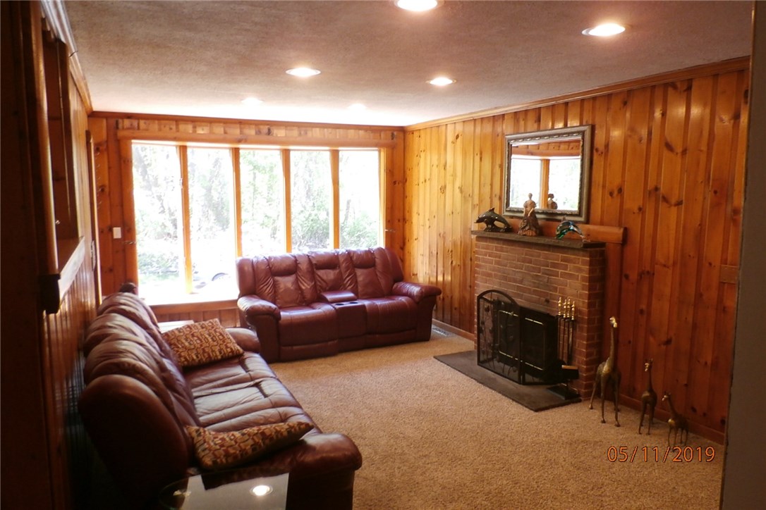 108 Lakeland Road Cranston, RI 02910 - Photo 16 of 31 BRIGHT & SUNNY LIVING ROOM