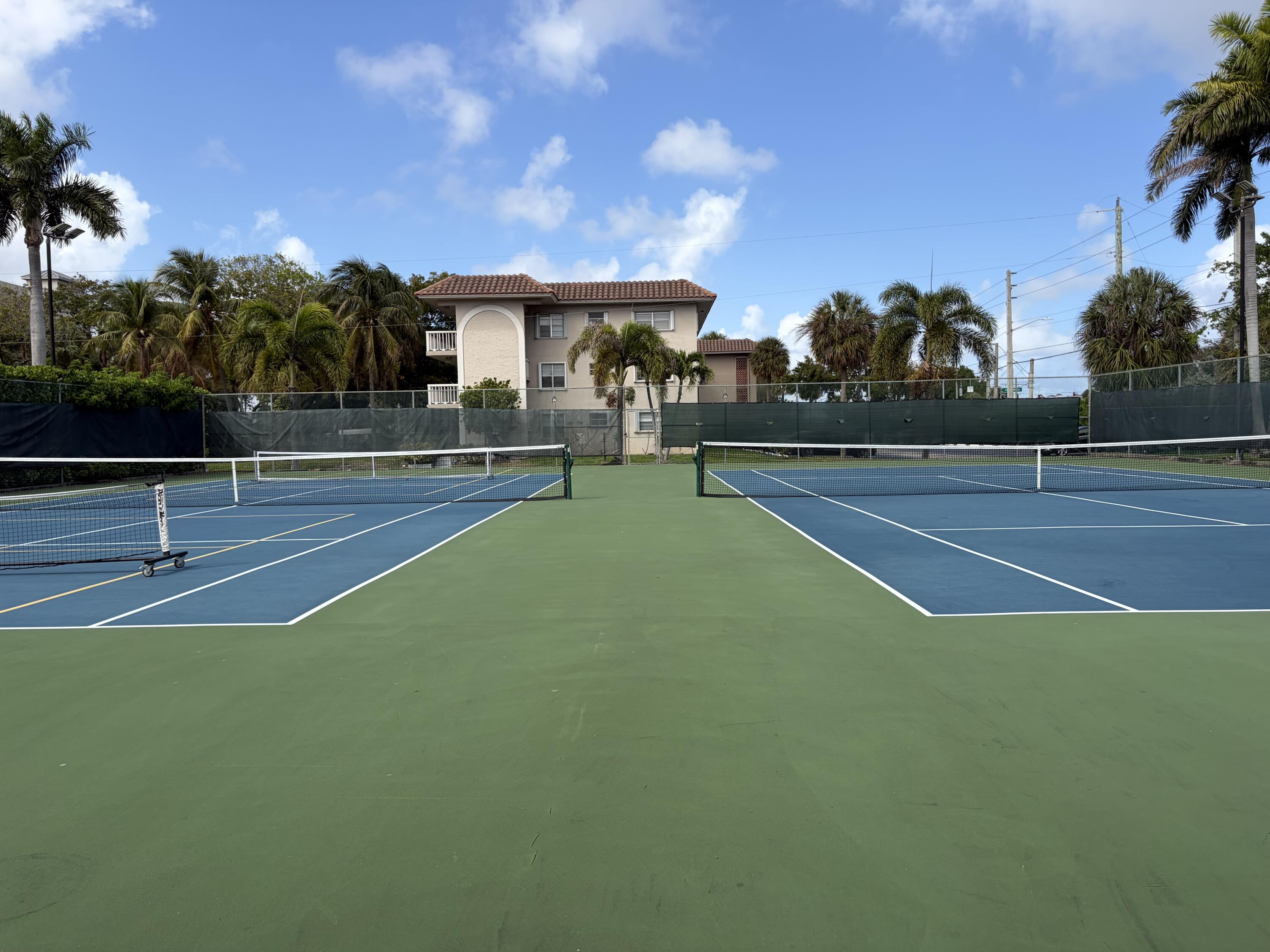 27 Royal Palm Way, Unit 304 Boca Raton, FL 33432 - Photo 25 of 26 a view of a basket ball ground