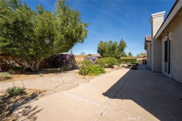a view of a back yard of the house