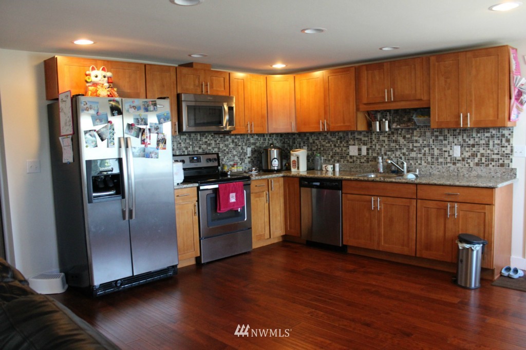616 Southwest Langston Road Renton, WA 98057 - Photo 2 of 13