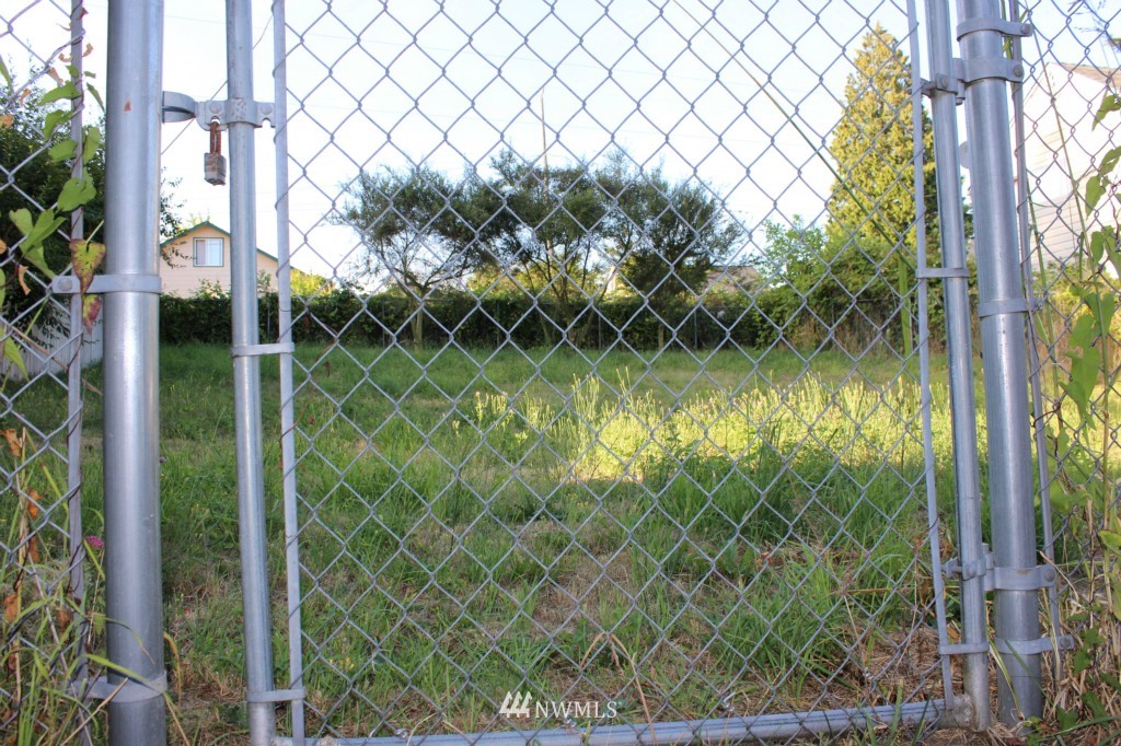 616 Southwest Langston Road Renton, WA 98057 - Photo 12 of 13