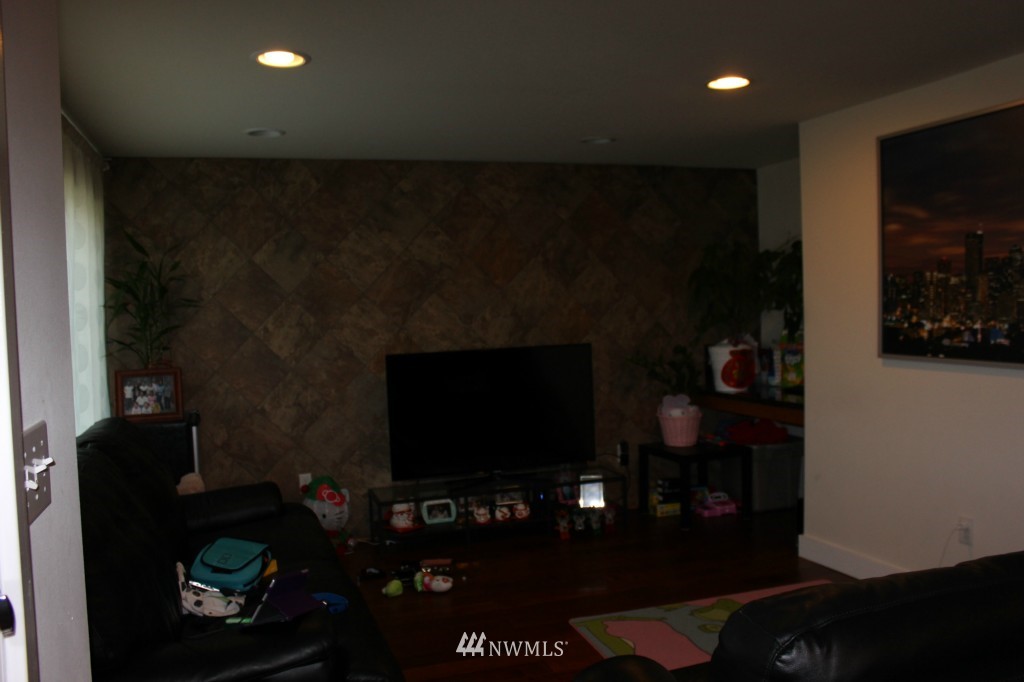 616 Southwest Langston Road Renton, WA 98057 - Photo 3 of 13