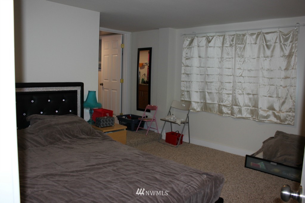 616 Southwest Langston Road Renton, WA 98057 - Photo 4 of 13