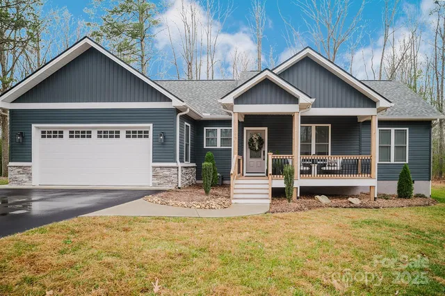 $565,000 | 140 Gosling Drive, Hendersonville, NC 28792
