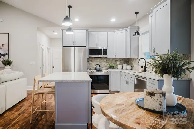 $565,000 | 140 Gosling Drive, Hendersonville, NC 28792