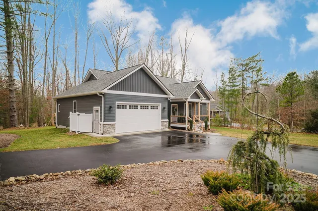 $565,000 | 140 Gosling Drive, Hendersonville, NC 28792