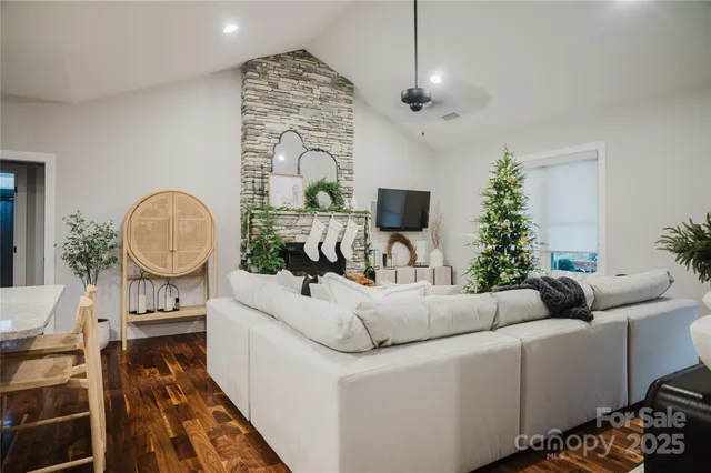 $565,000 | 140 Gosling Drive, Hendersonville, NC 28792