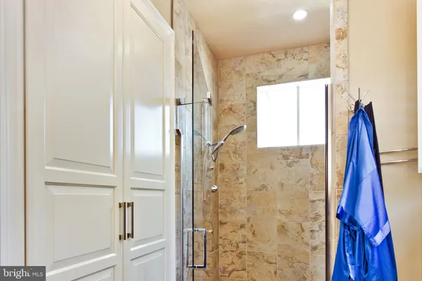$3,197 | 408 Clifford Avenue, Alexandria, VA 22305