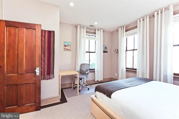 $3,197 | 408 Clifford Avenue, Alexandria, VA 22305