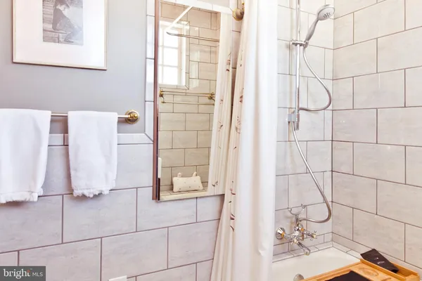 $3,197 | 408 Clifford Avenue, Alexandria, VA 22305