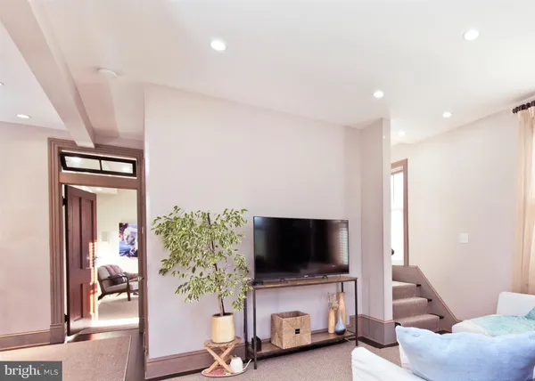 $3,197 | 408 Clifford Avenue, Alexandria, VA 22305