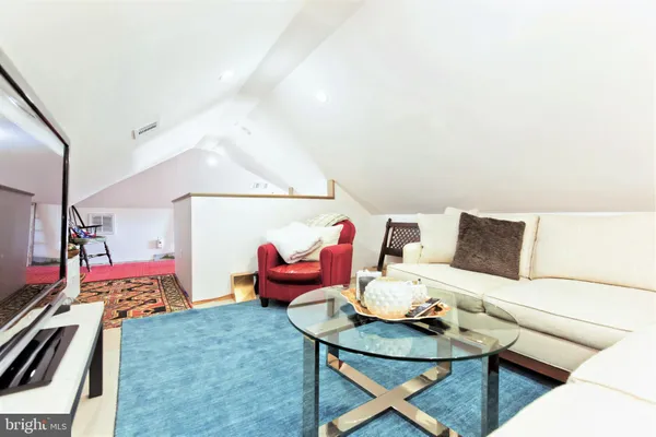 $3,197 | 408 Clifford Avenue, Alexandria, VA 22305