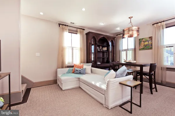 $3,197 | 408 Clifford Avenue, Alexandria, VA 22305