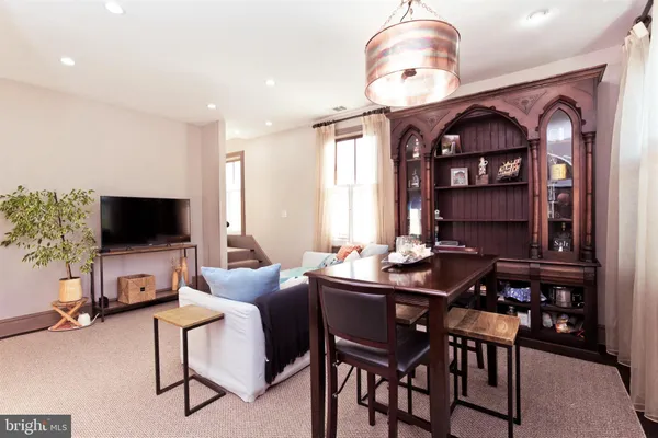 $3,197 | 408 Clifford Avenue, Alexandria, VA 22305