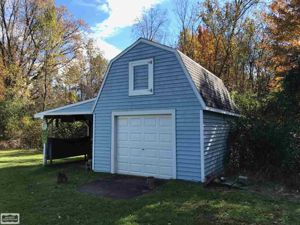 19440 Armada Ridge Road Armada, MI 48005 - Photo 19 of 25 31364398-18.JPG
