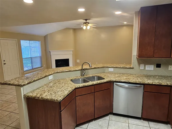 $2,250 | 3314 D H Watkins Drive, Deer Park, TX 77536