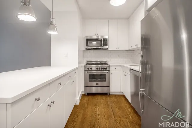 $4,200 | 330 East 39th Street, Unit 7P | Murray Hill