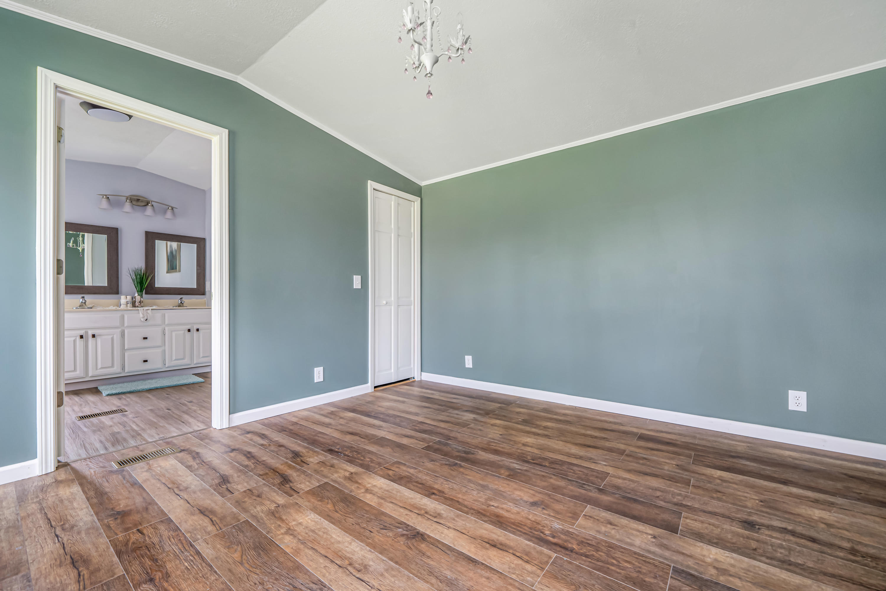 1217 Hickory Tree Road Bristol, TN 37620 - Photo 17 of 20 master bedroom