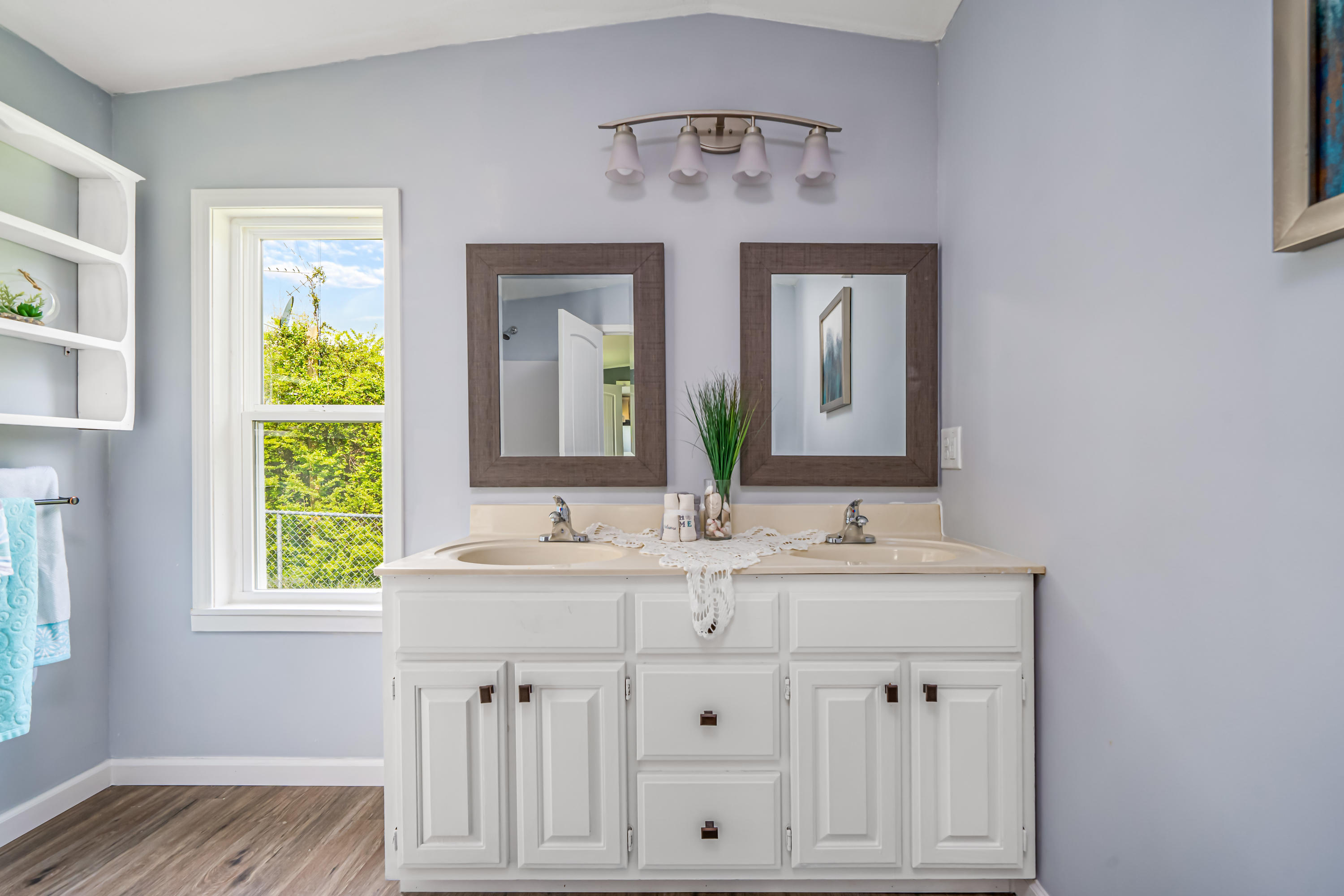 1217 Hickory Tree Road Bristol, TN 37620 - Photo 19 of 20 master bath