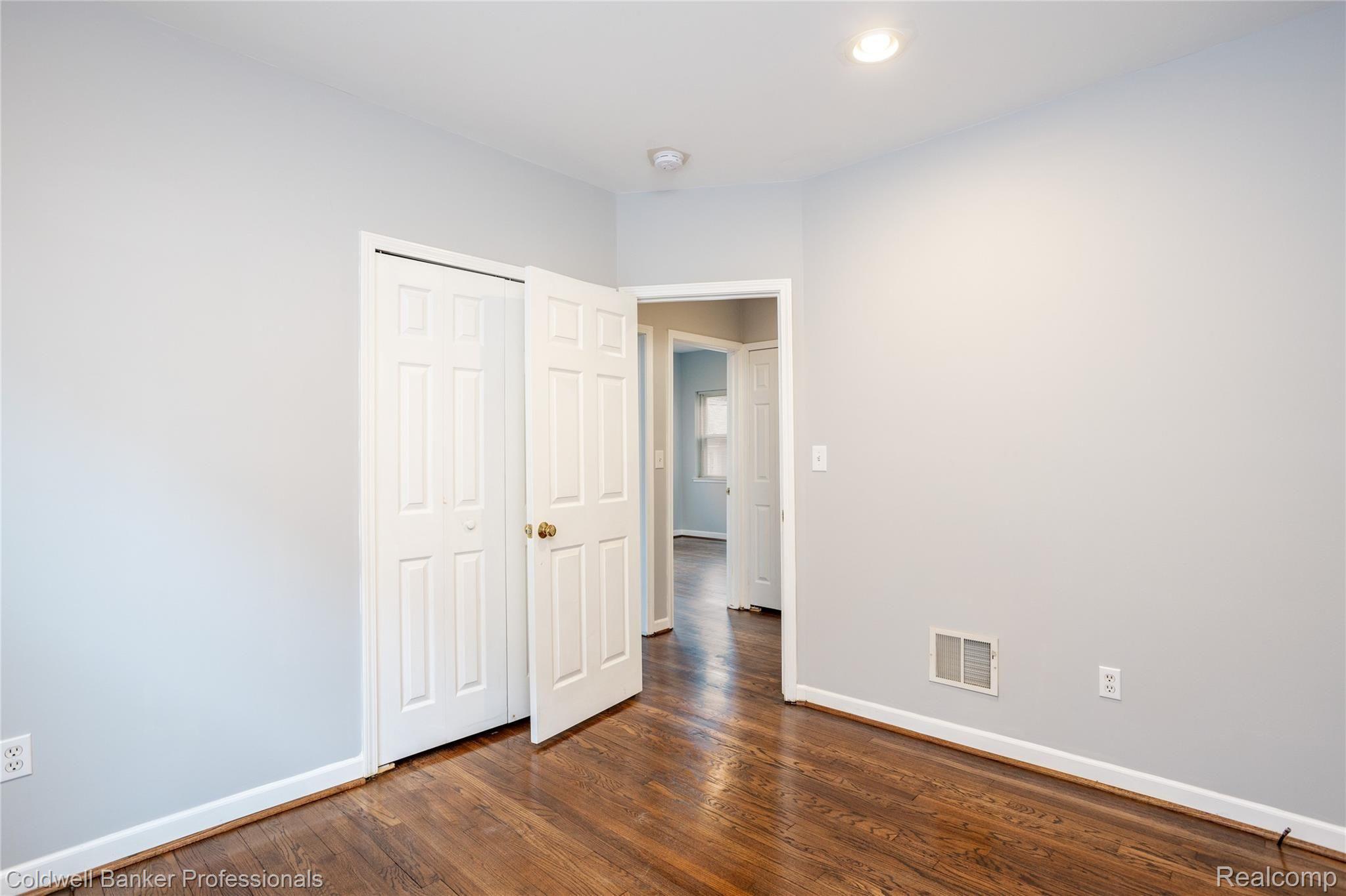 966 Nottingham Road, Unit 968 Grosse Pointe, MI 48230 - Photo 12 of 17 968 Bedroom 2.jpg