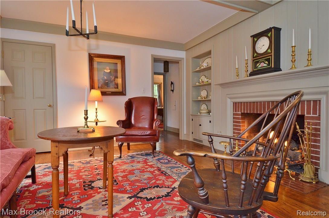 27149 Gardenway Road Franklin, MI 48025 - Photo 10 of 29 Family Rm with Gas Fireplace