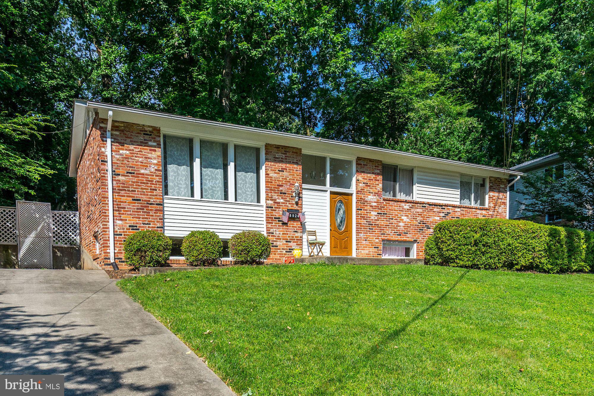 8924 Victoria Road Springfield, VA 22151 - Photo 3 of 62