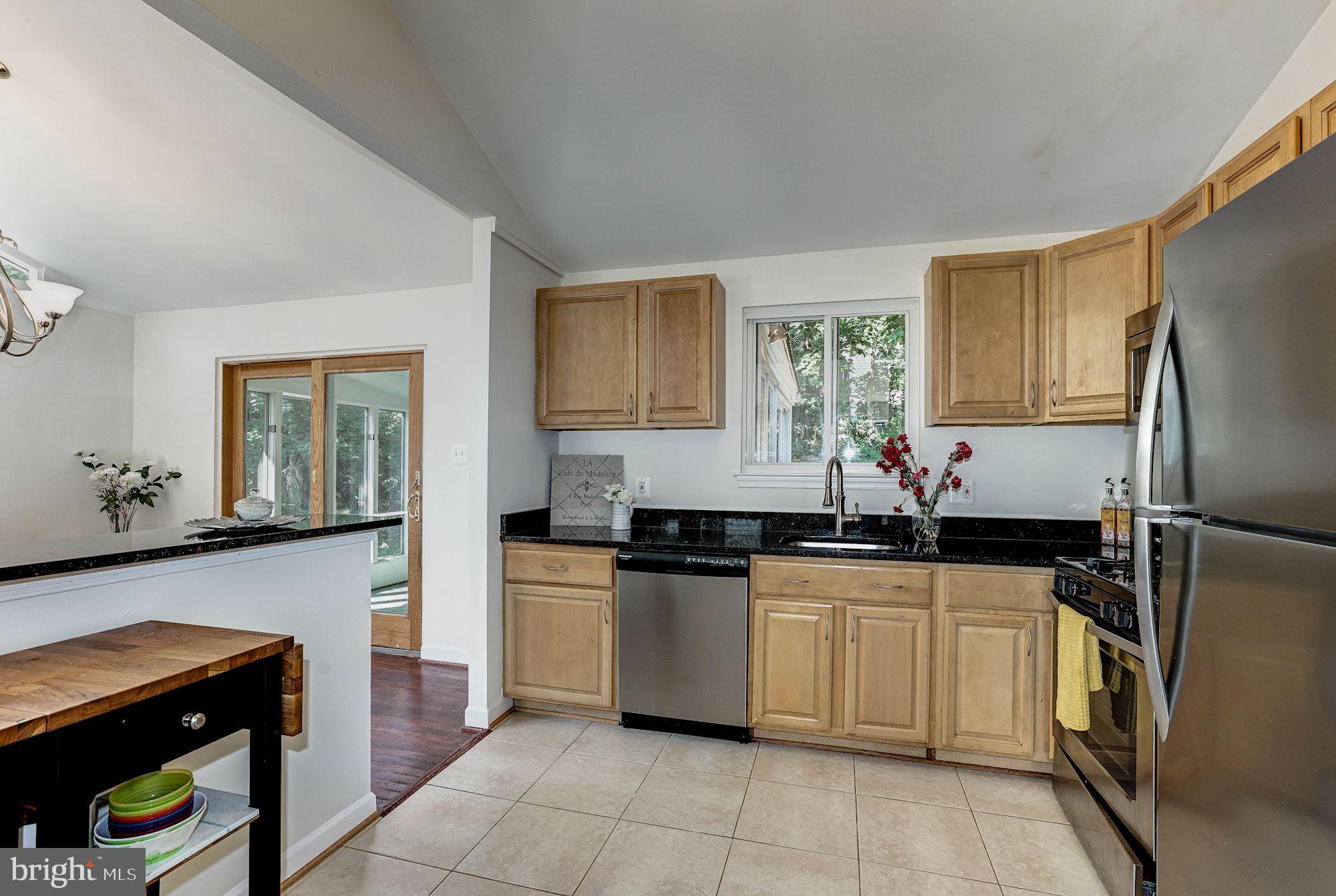 8924 Victoria Road Springfield, VA 22151 - Photo 22 of 62
