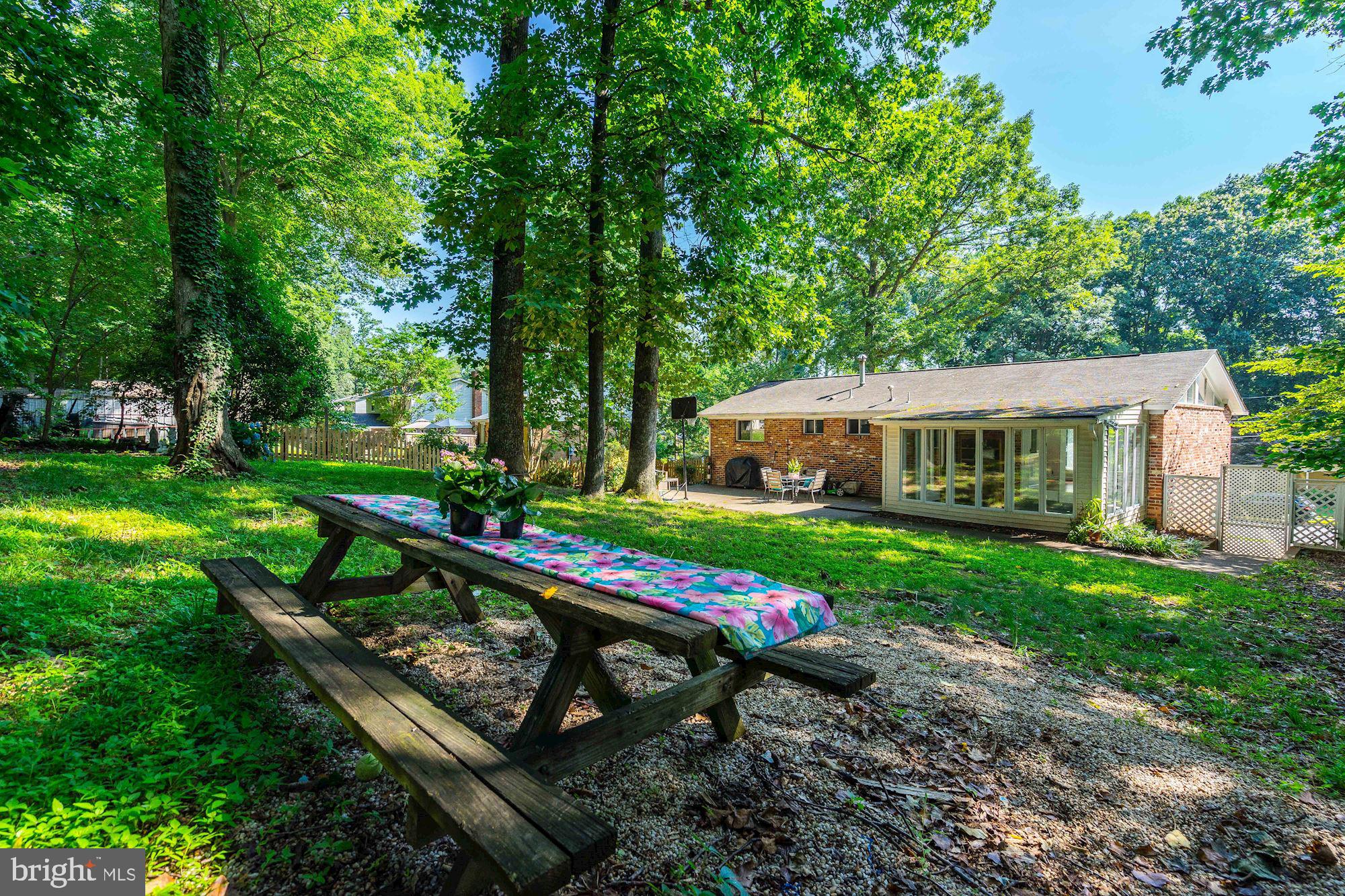 8924 Victoria Road Springfield, VA 22151 - Photo 4 of 62