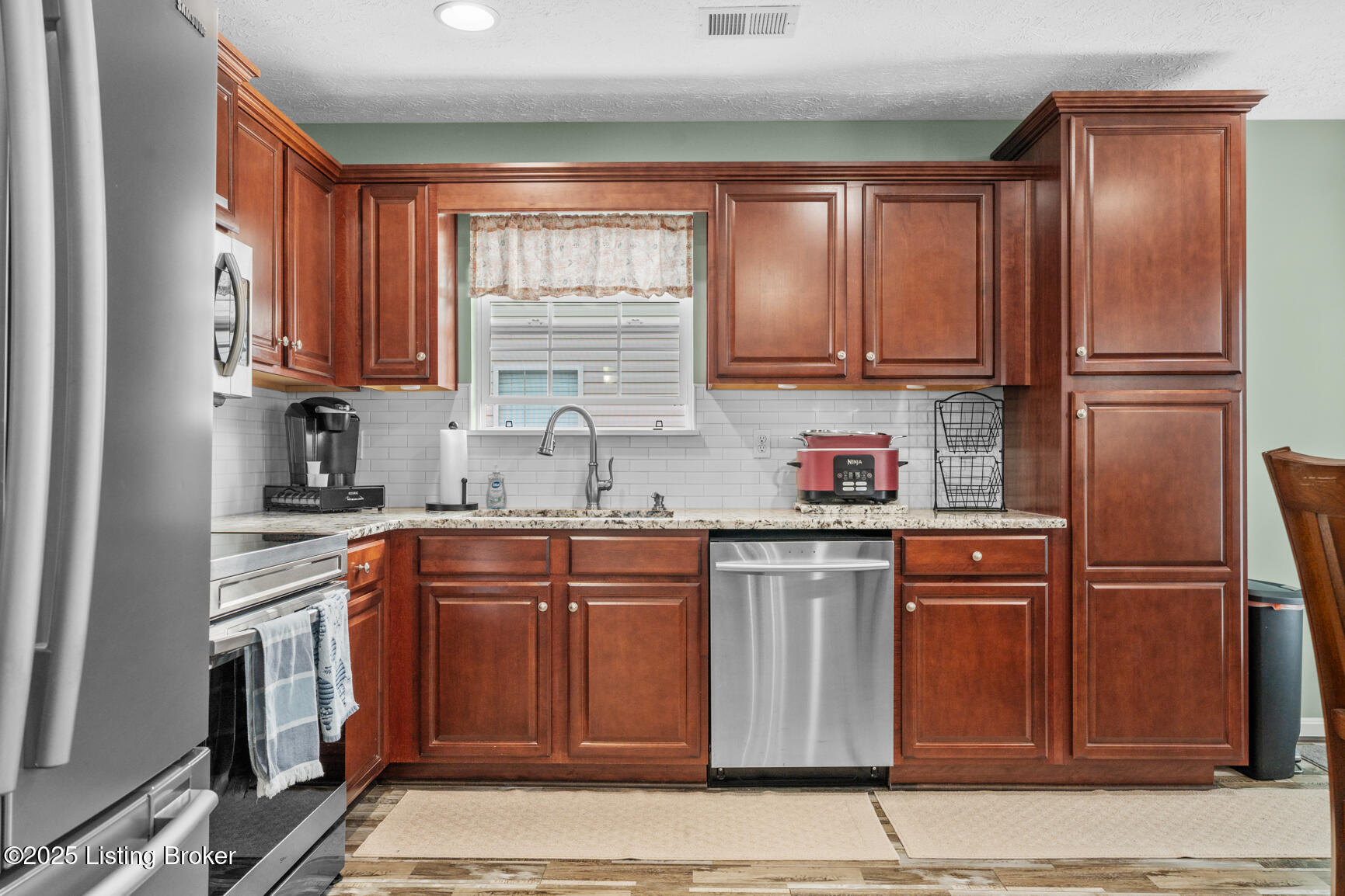 411 Madison Rae Boulevard Shepherdsville, KY 40165 - Photo 6 of 24 Kitchen