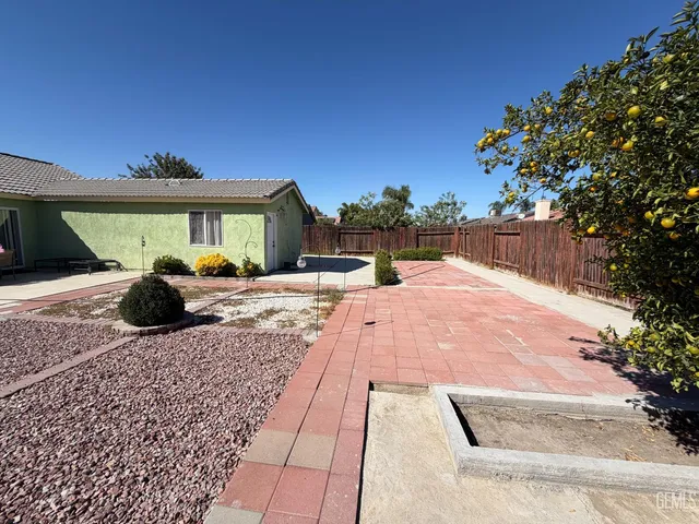 a view of outdoor space yard and patio